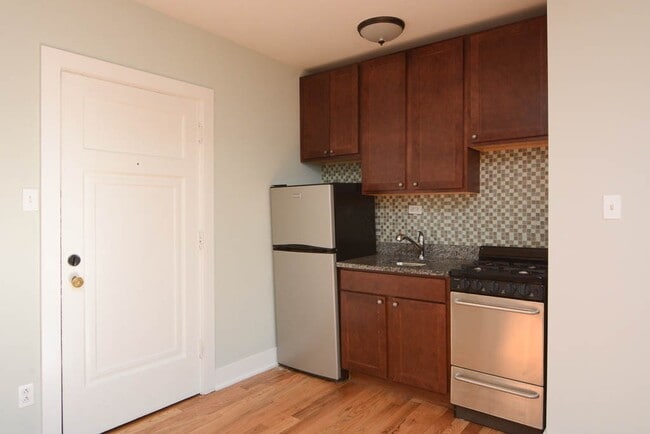 Building Photo - 4349 N Damen