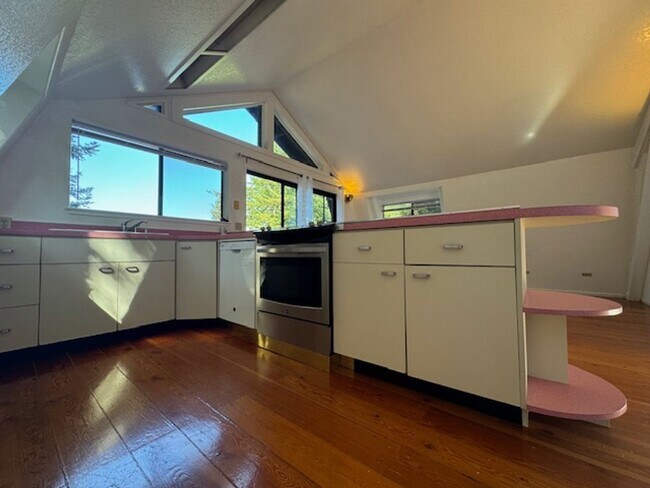 Foto del edificio - 6425 Elk River Rd