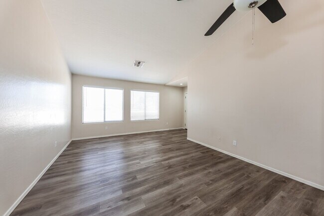 Foto del edificio - 2609 N 107th Ln