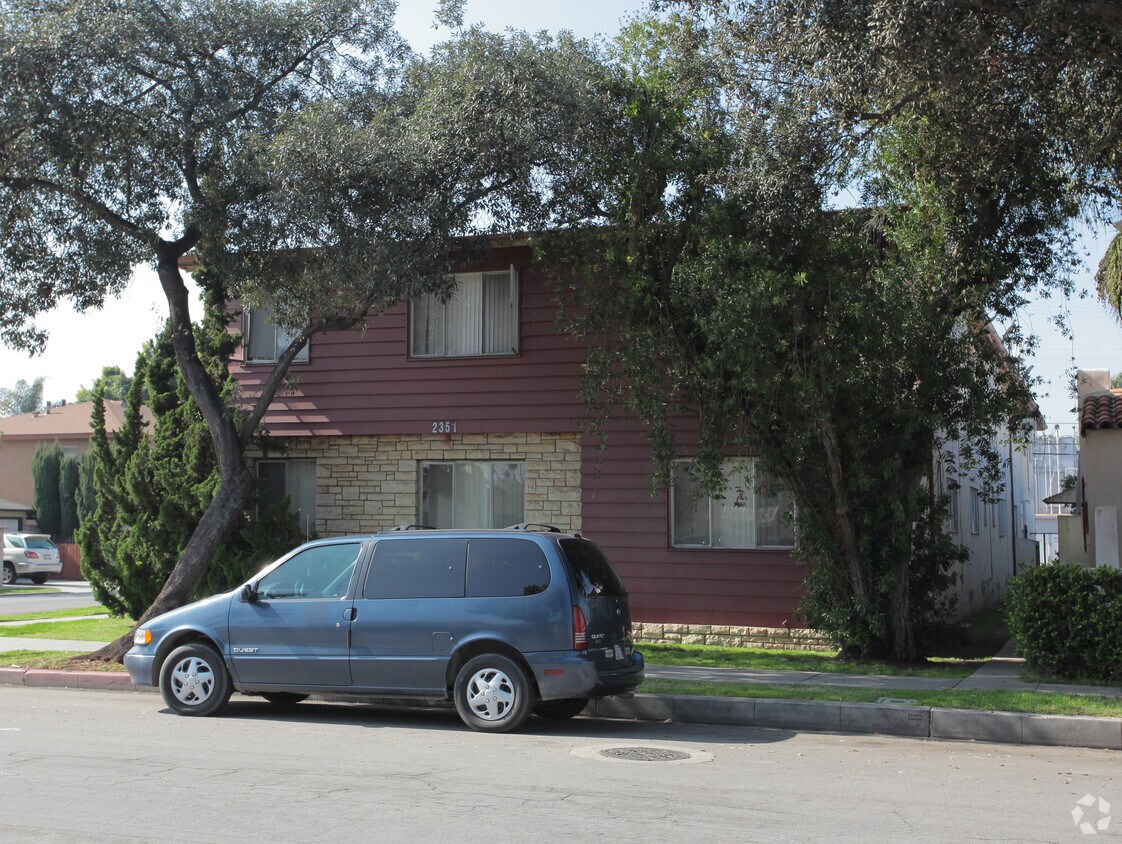 Building Photo - 2351 Pine Ave