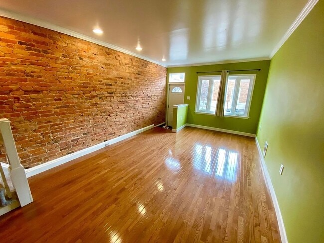 Building Photo - 305 S Lehigh St
