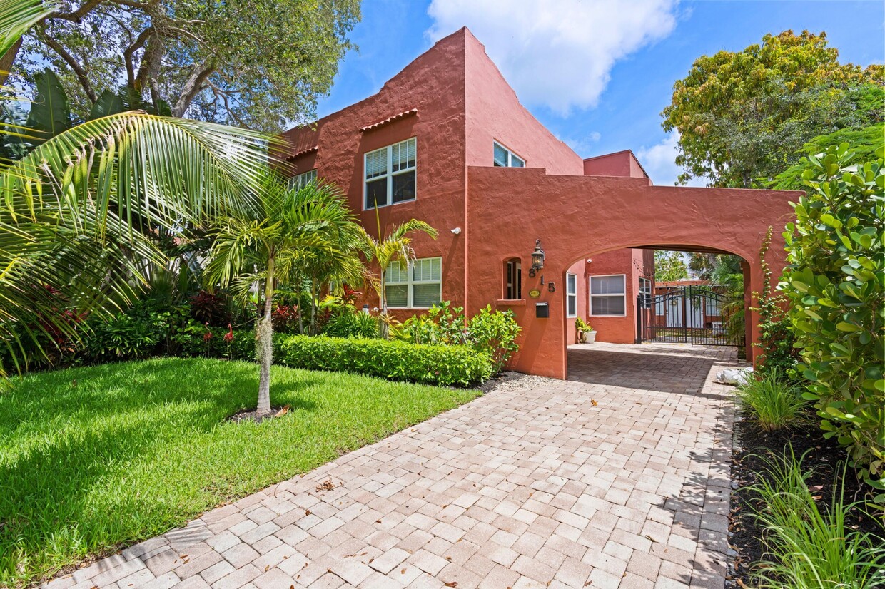 Primary Photo - 815 Flamingo Dr