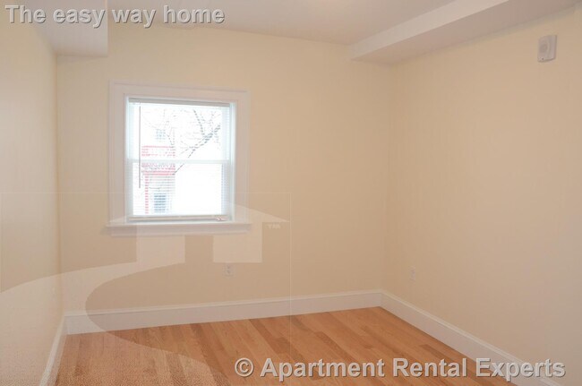 Building Photo - 26 Putnam St