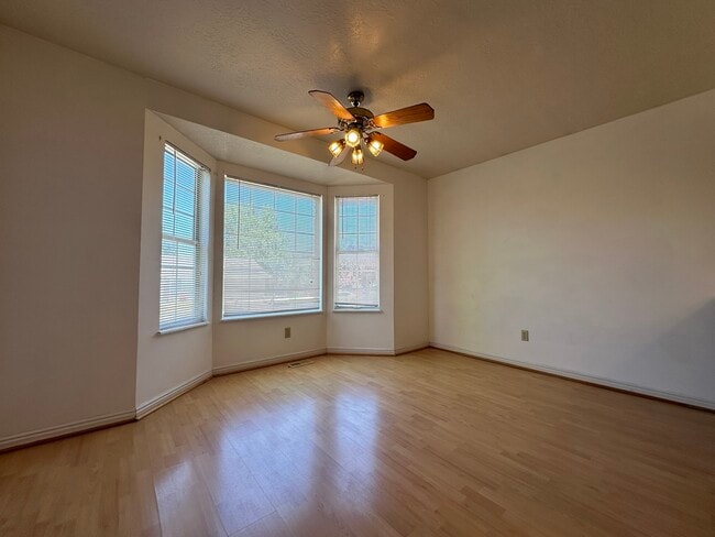 Building Photo - 1034 3350 N