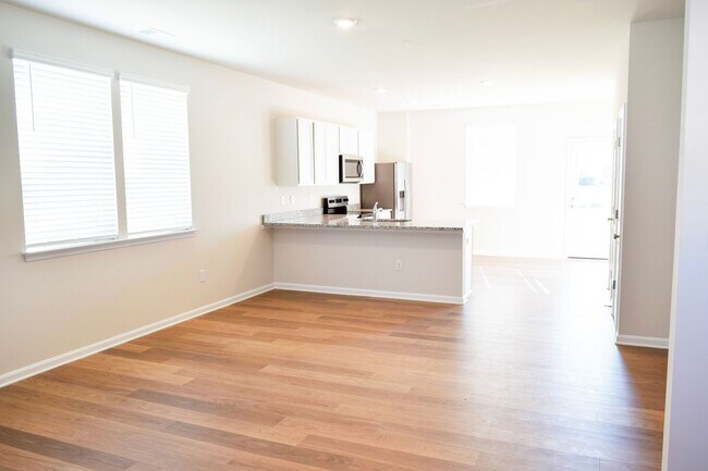 Foto del edificio - Stunning NEW Townhouse in Heritage Trace!