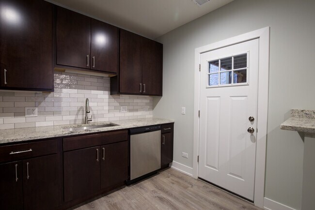 Building Photo - 1146 Maple