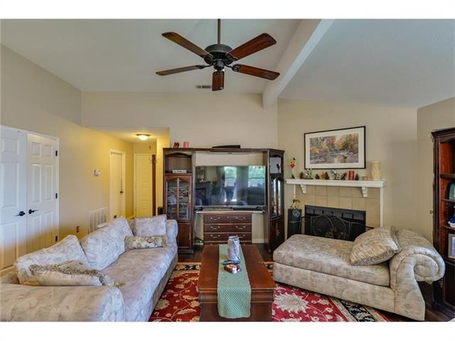 Foto del edificio - 5901 Inks Lake Dr