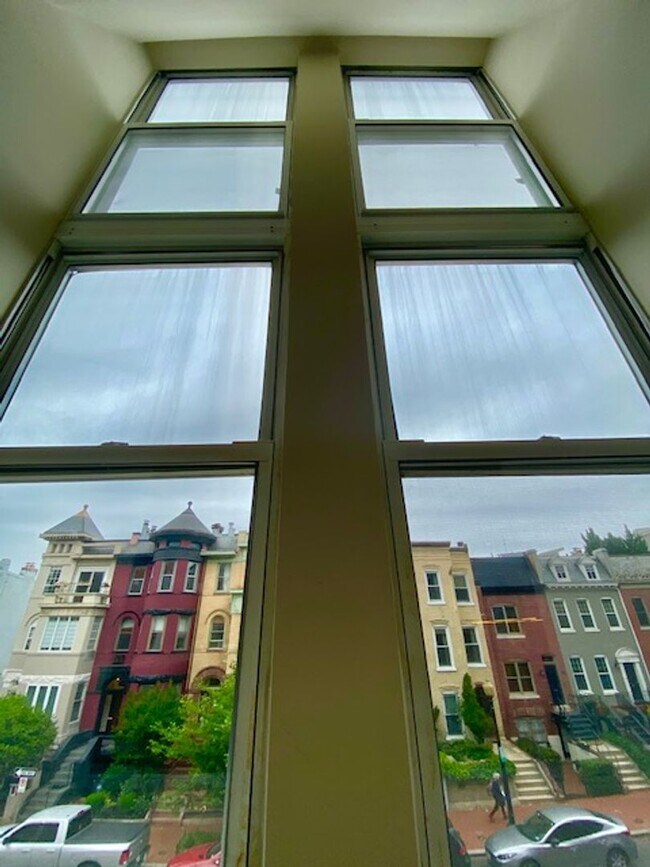 Foto del edificio - Dupont - West End Fabulous studio with decorative Fireplace & W/D