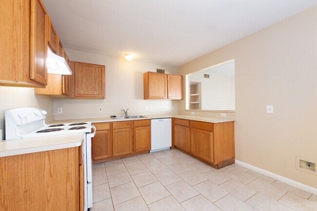 Building Photo - 7300 Twin Crest Dr