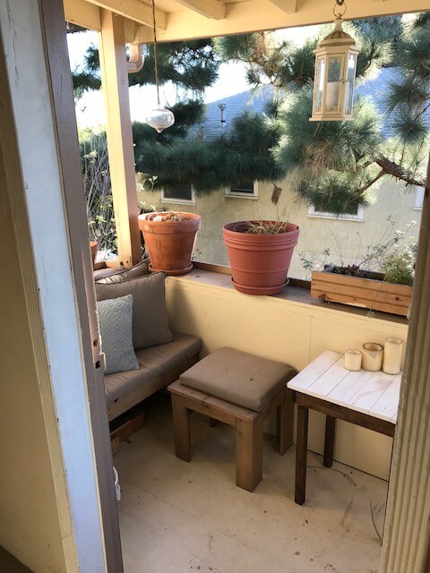 Front Shared Balcony - 1137 Bay St