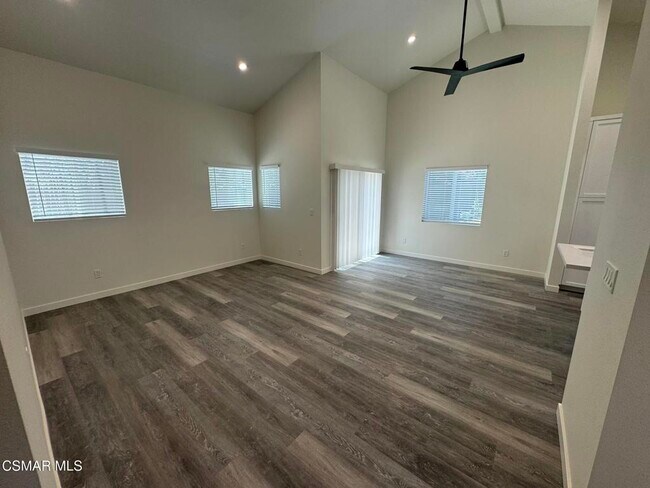 Foto del edificio - 17018 Midwood Dr