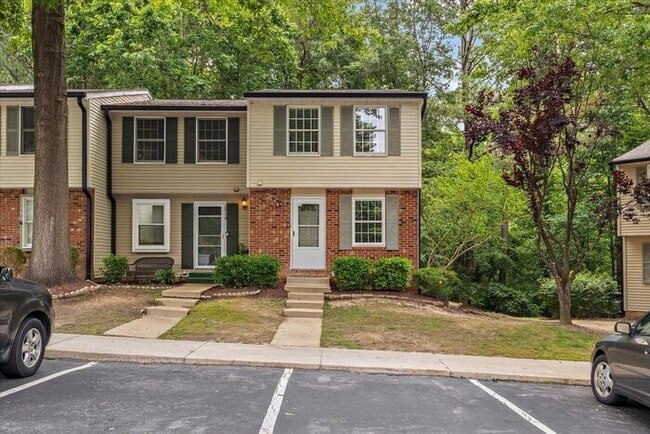 Building Photo - Beautifully Renovated Townhome For Rent In...