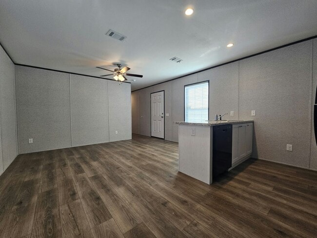 Foto del edificio - 549 Suwanee Dr