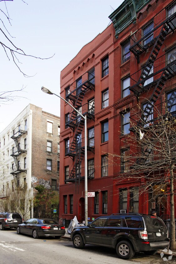 Building - 605 E 11th St