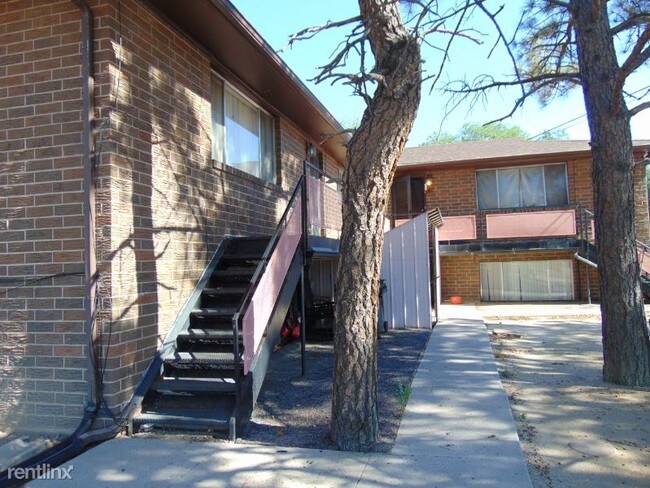 Building Photo - 602 E Hills Rd