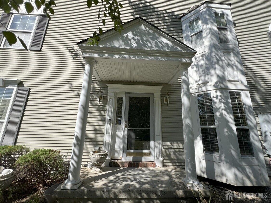 Primary Photo - 301 Park Knoll