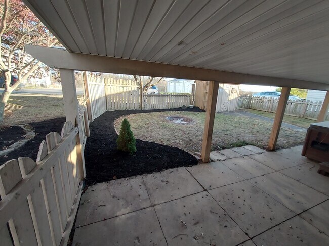 Building Photo - 414 Hillview Dr