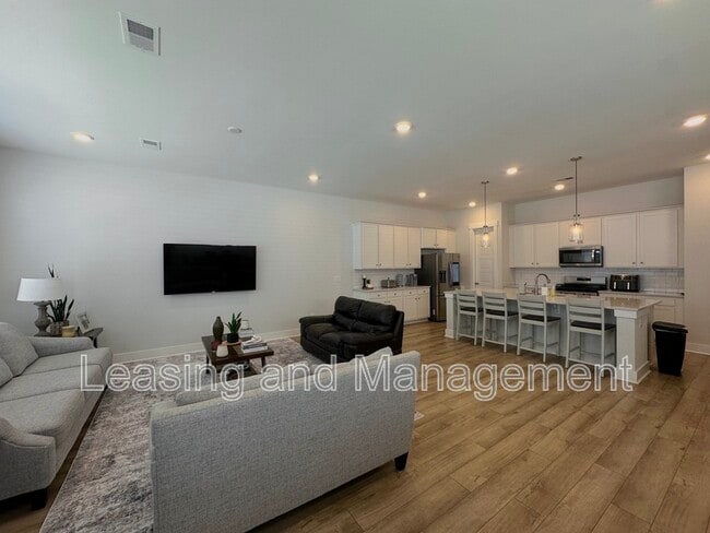 Building Photo - 125 Trumpet Vine Dr