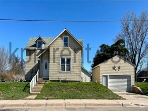 Building Photo - 815 19th St SW