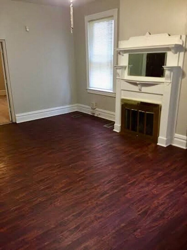 Foto del edificio - *** Amazing Shadyside Location * Renovated Apartment * Walk to Ellsworth and Walnut * Pet Friendl...