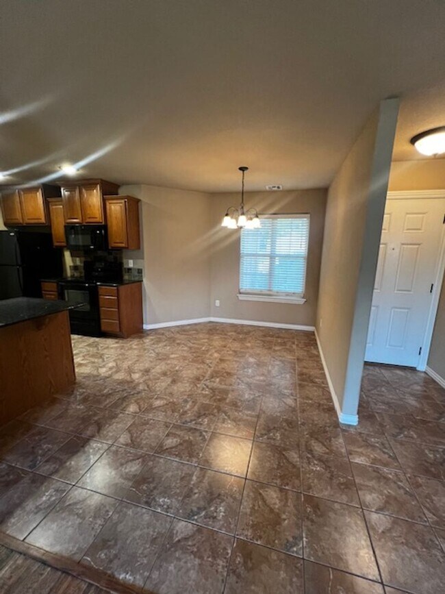 Foto del edificio - ** COMING SOON** Beautiful Home In Clabber Creek Subdivision. Lawn maintenance included!!