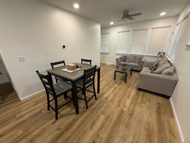 Foto del edificio - Room in Duplex on S Alston Ave
