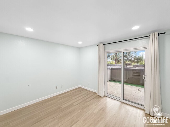 Foto del edificio - Great 2B/2BA Condo in Carmel Mountain Ranch w/ Community Pool, W/D, & Reserved Parking!