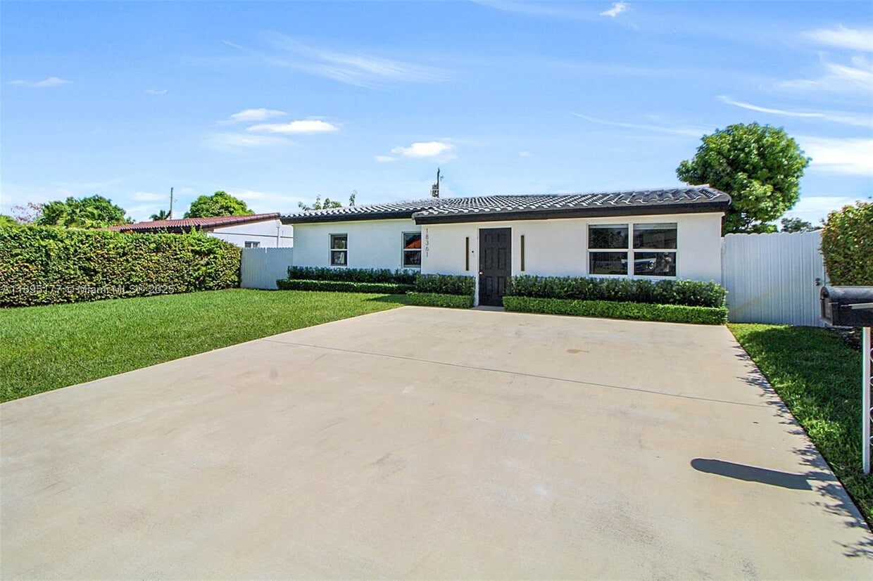 Foto principal - 18361 NE 20th Pl