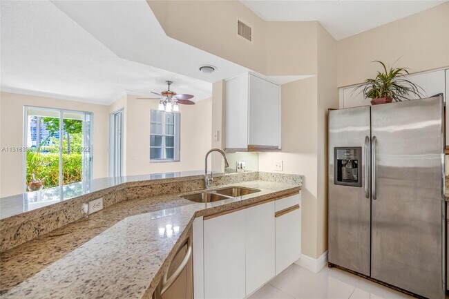 Foto del edificio - 3255 NE 184th St