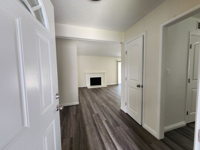 Building Photo - Newly Remodeled 3-Bedroom, 2-Bathroom Home...
