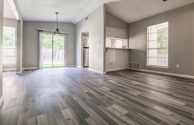 Building Photo - 5203 Bogey Ct