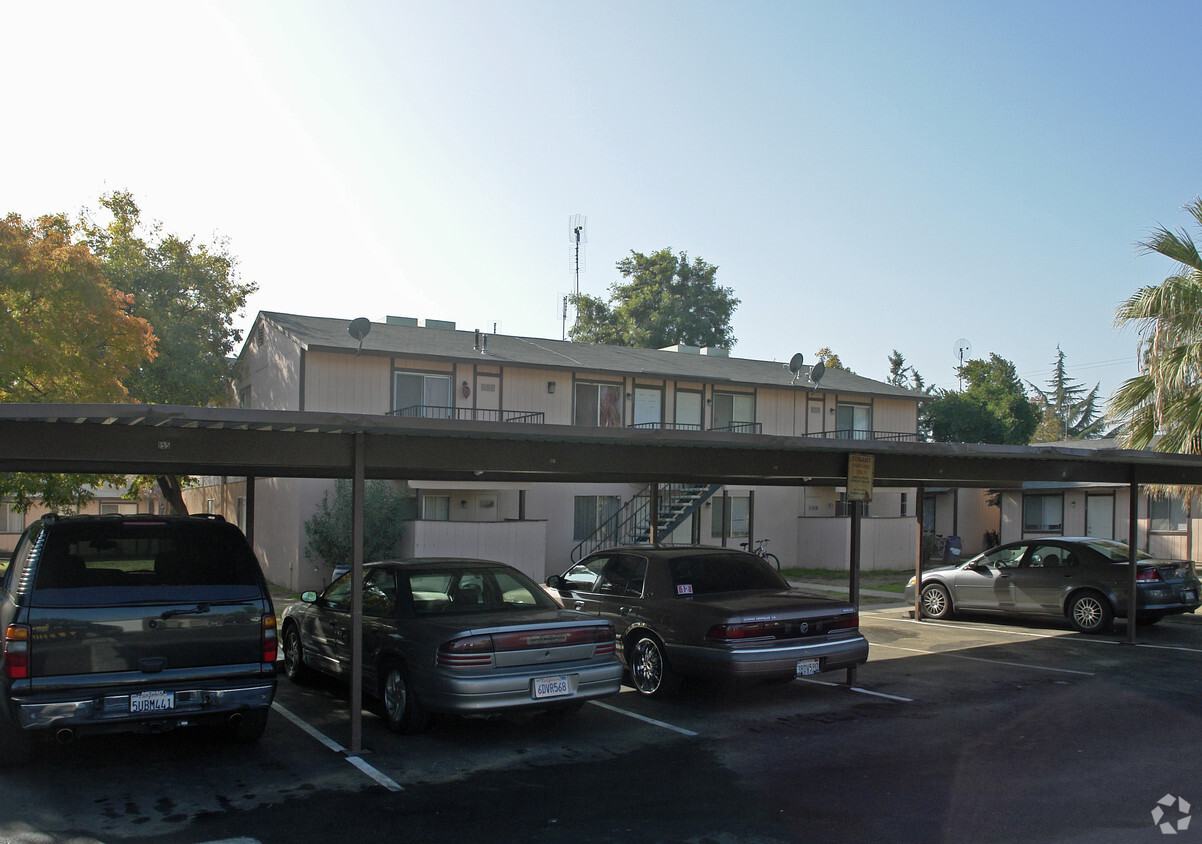 Building Photo - Sierra Gardens Apartments