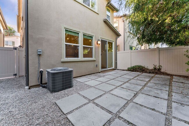 Building Photo - 7109 N Marisa Rd, Van Nuys, CA 91405