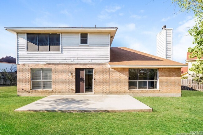 Foto del edificio - 5806 Elk Lake Dr