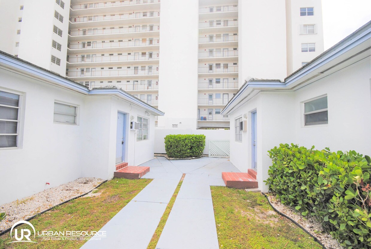 Foto del edificio - 7821-7829 Carlyle Ave