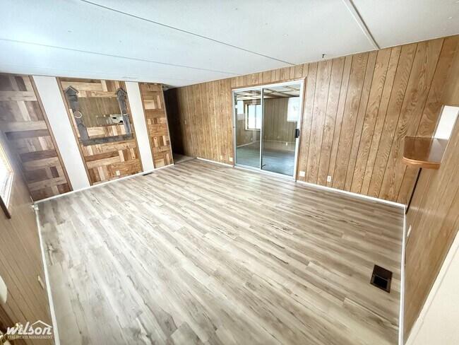 Building Photo - 809 W Washington Ave