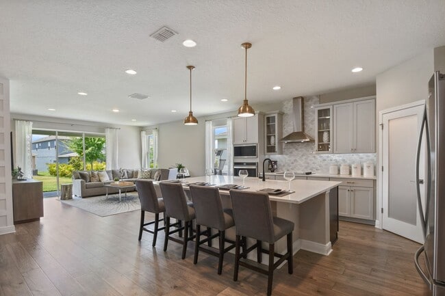 Building Photo - Move-In Special — First Month Only $1,000 with Approved Lease - Luxurious 5/3.5 Stunning Home wit...