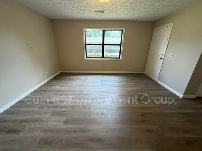 Foto del edificio - 1035 Eastview Rd NE