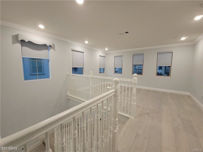 Building Photo - 4 br, 4 bath House - 109 Chronology