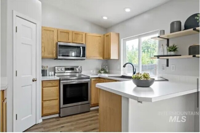 Building Photo - 10567 W Hazelwood Dr