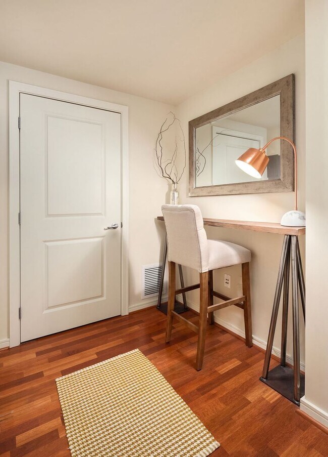 Foto del edificio - Cosmopolitan Condominiums ~ South Lake Union