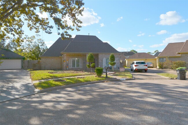 Foto del edificio - 14830 La Rana Dr