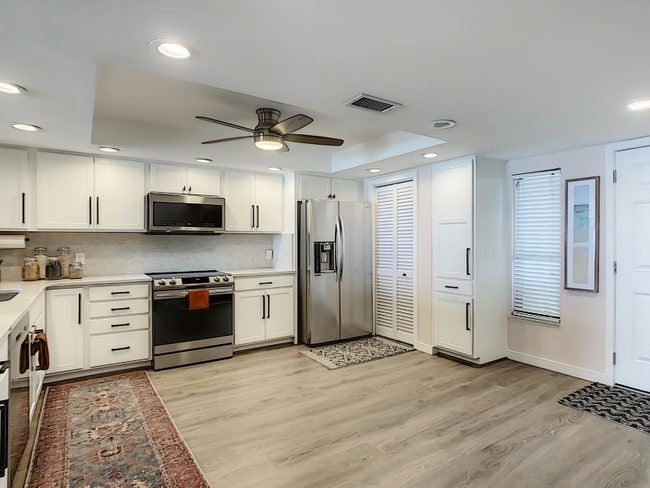 Building Photo - 175 Jimmy Buffett Mem Hwy