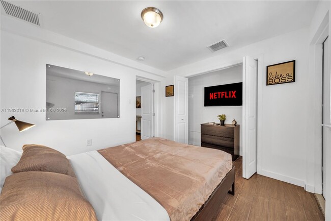Foto del edificio - 710 NE 141st St