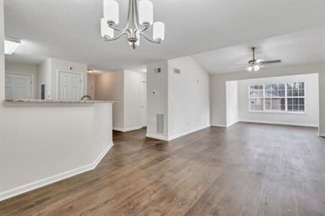 Building Photo - RATE DROP ALERT (was $2100/month)!