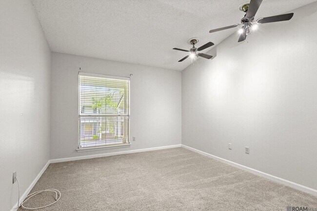Foto del edificio - 5137 Nicholson Dr