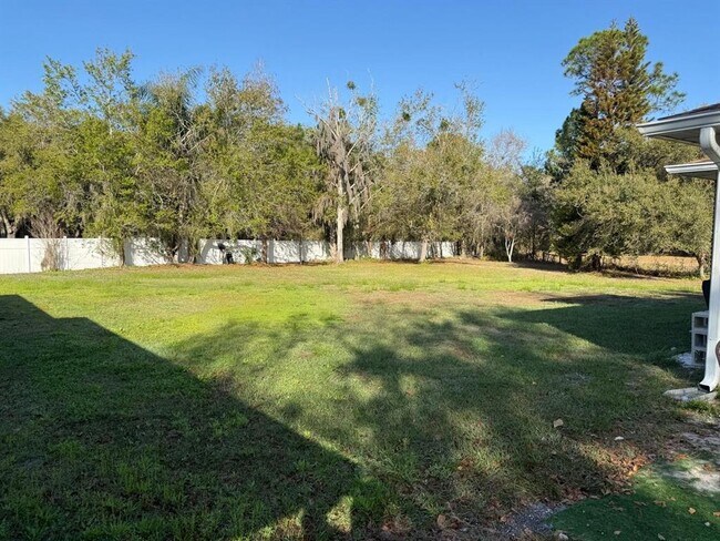 Building Photo - 2923 N Stewart St