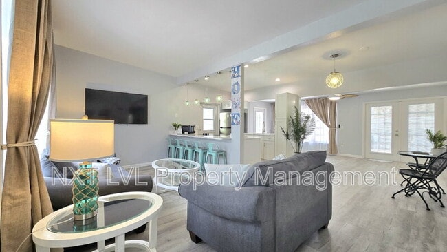 Foto del edificio - 2348 Burton Ave