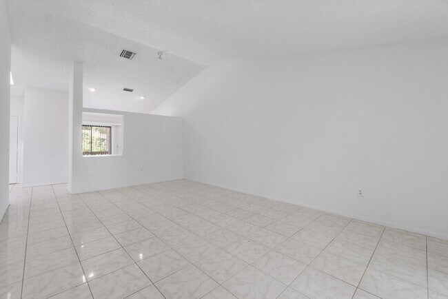 Building Photo - 13105 Belhaven Ct