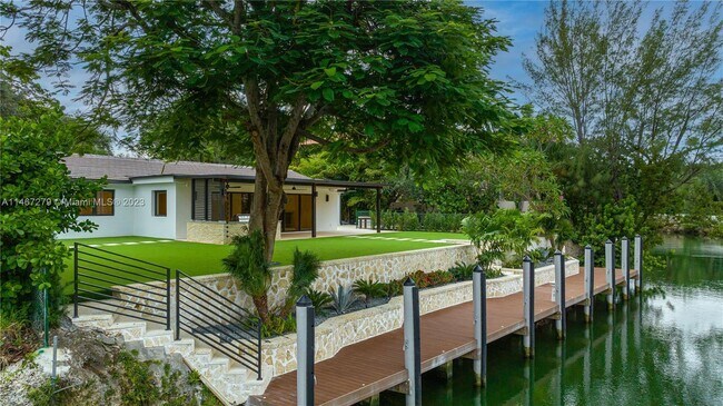 Foto del edificio - 5221 Orduna Dr